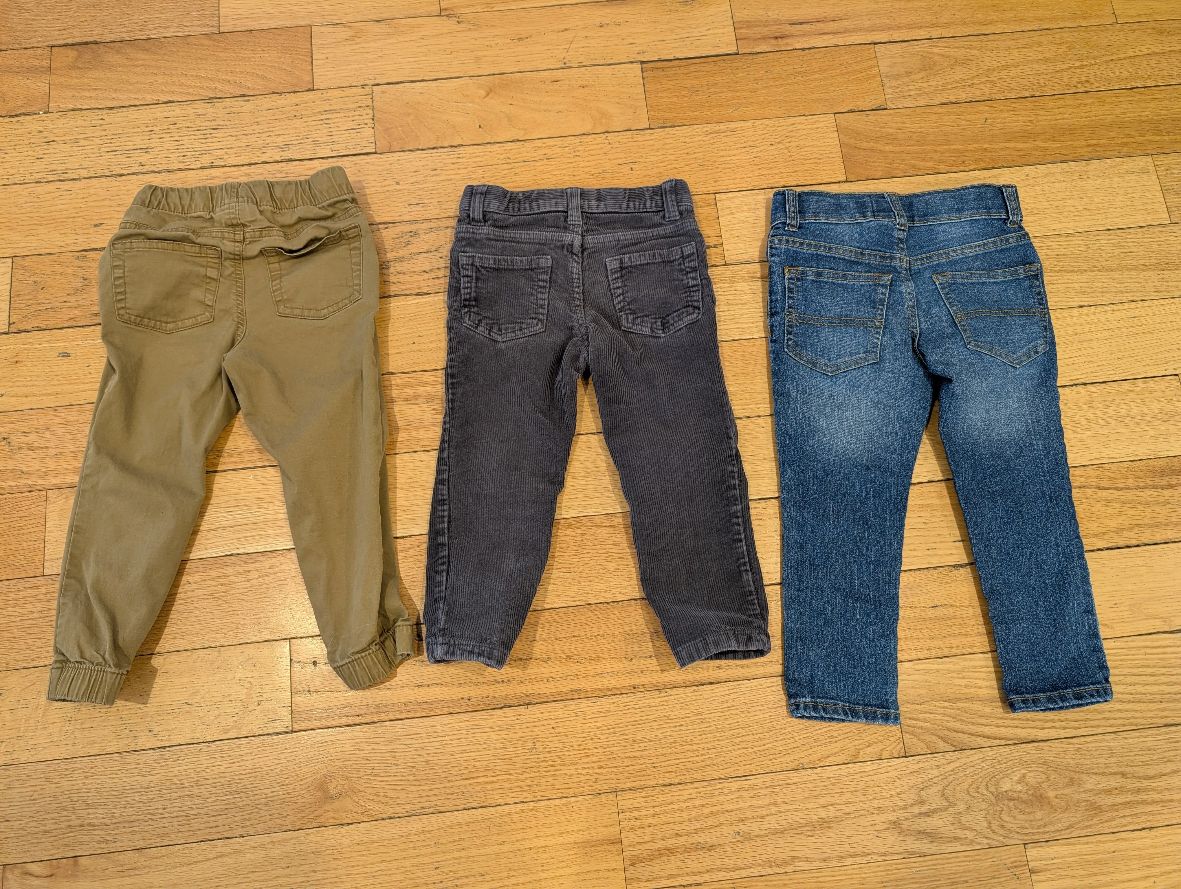 Bundle of 3 pairs of boys 3T pants - Oshkosh, Joe Fresh and Cat&Jack, Kids 3T