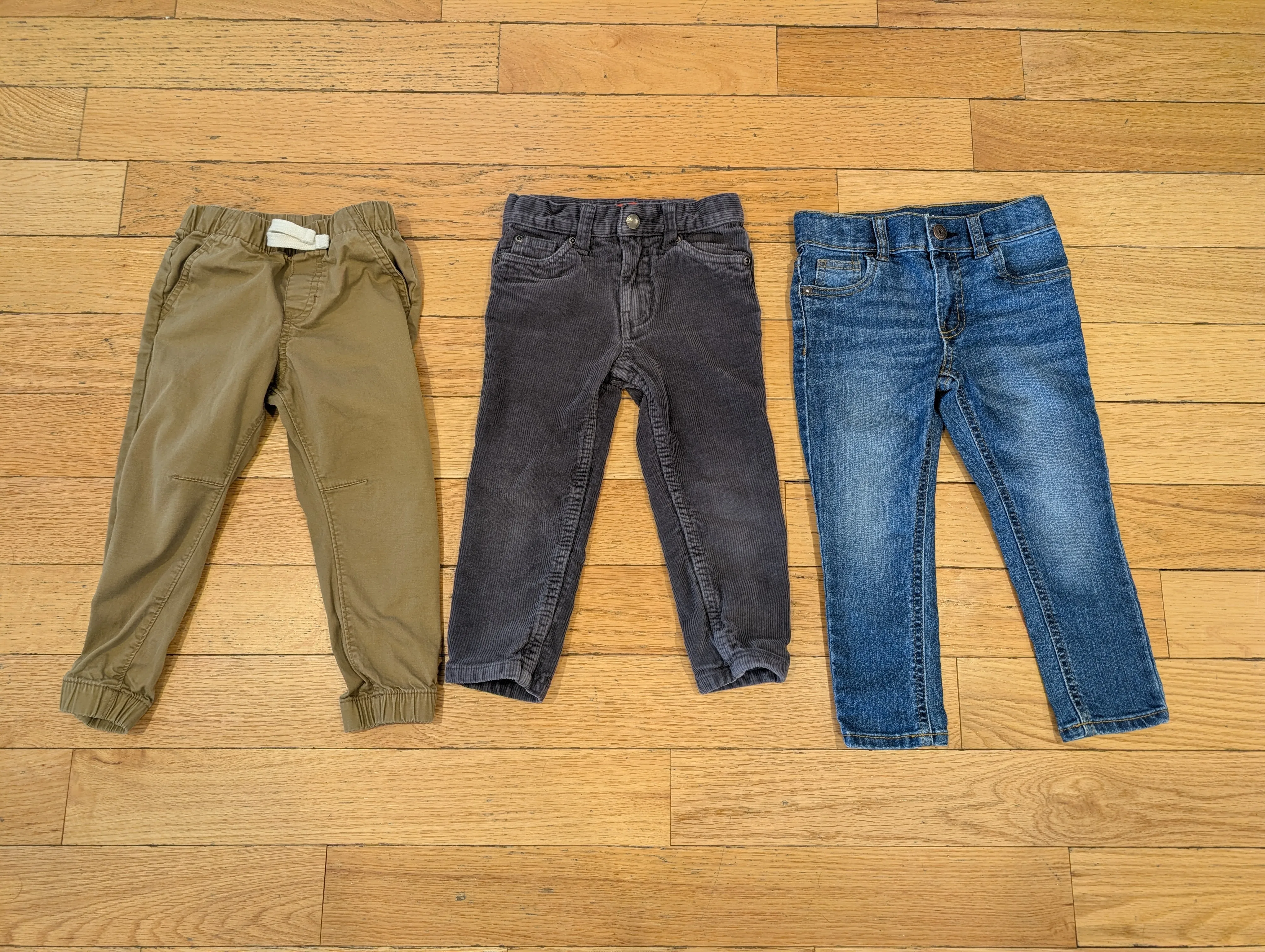 Bundle of 3 pairs of boys 3T pants - Oshkosh, Joe Fresh and Cat&Jack, Kids 3T