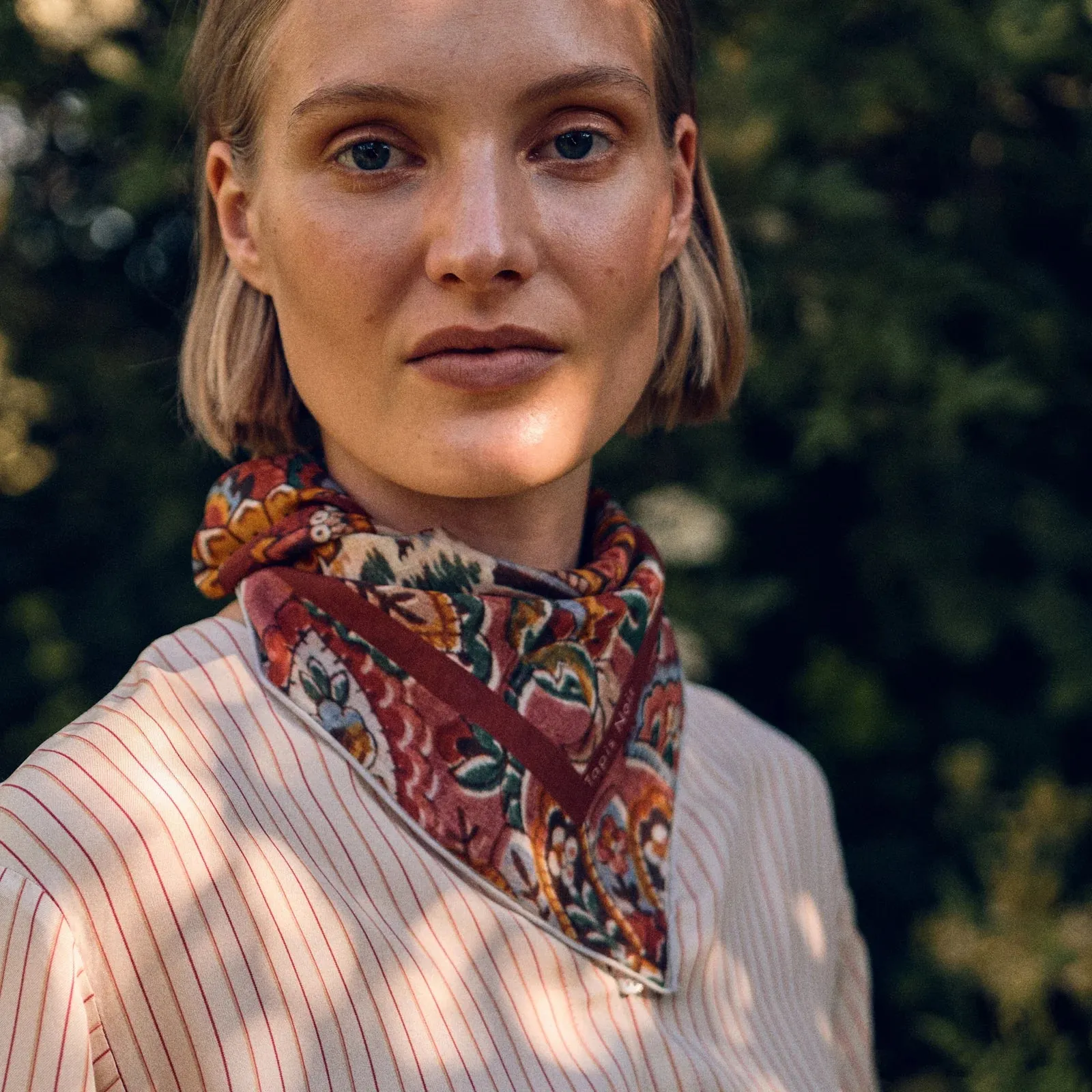 Tapis Noir Light Pink Paisley Scarf