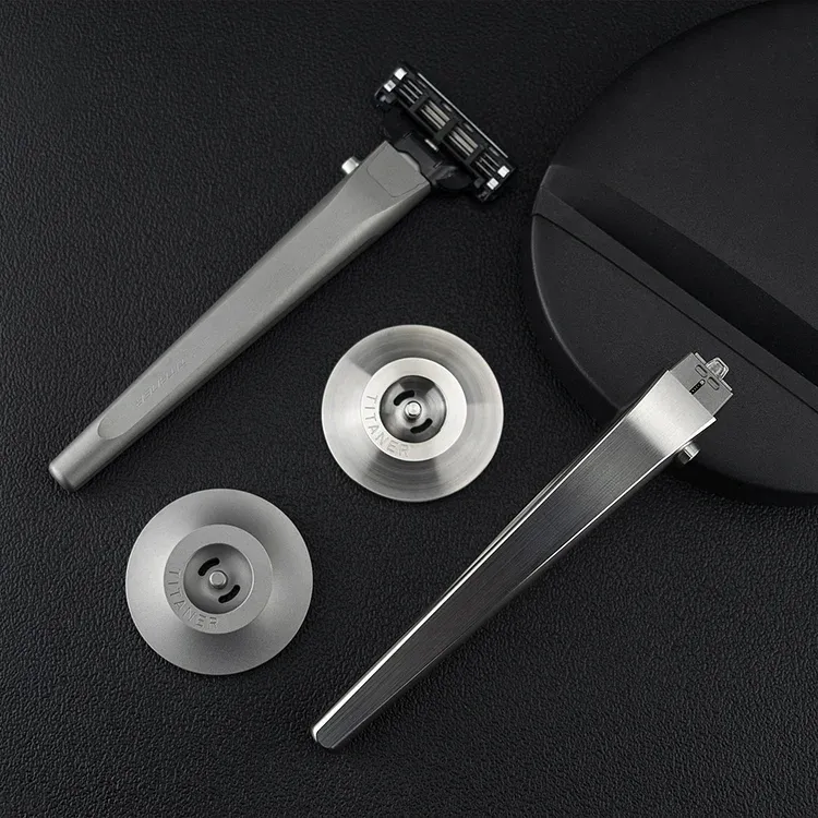 Titanium 3-layer Razor