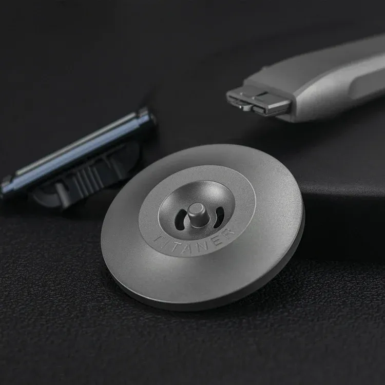 Titanium 3-layer Razor