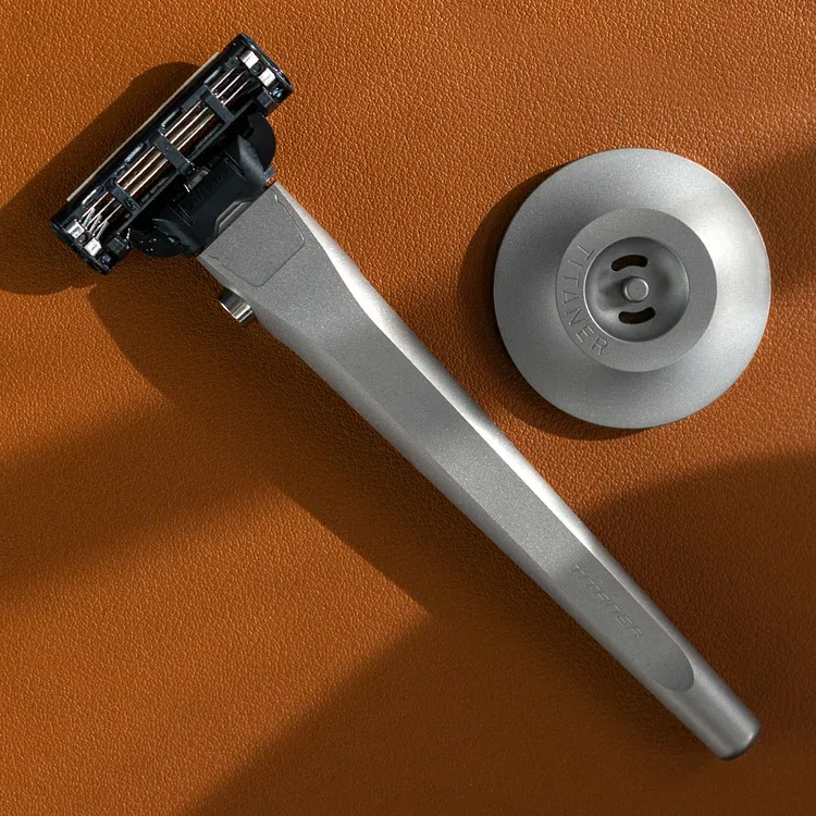 Titanium 3-layer Razor